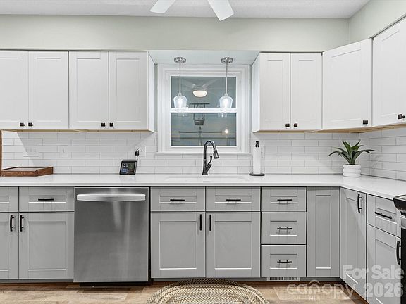 3rd image of 107 Friendfield Dr