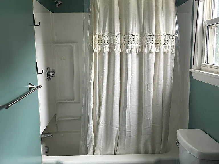 100-102 Hood St #1 — Photo 5