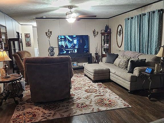4th image of 204 Mills St #42