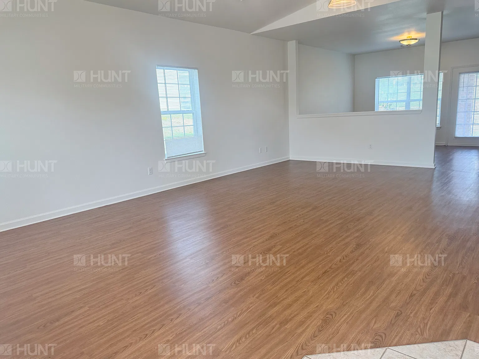 3 bed, 2.5 bath, 1889 sqft, $1,959 — Photo 2
