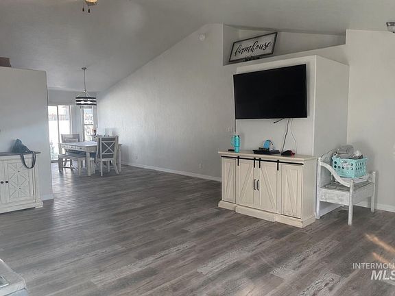 5th image of 303 Golden Spur Dr
