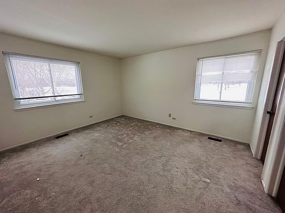 4th image of 221 Blossom Ct