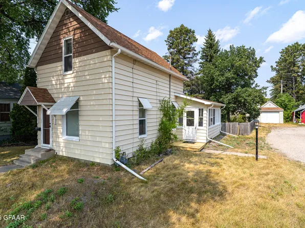 520 W 6th St, Crookston, MN 56716