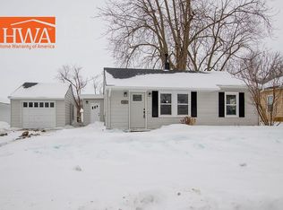 306 S 4th St, Indianola, IA 50125