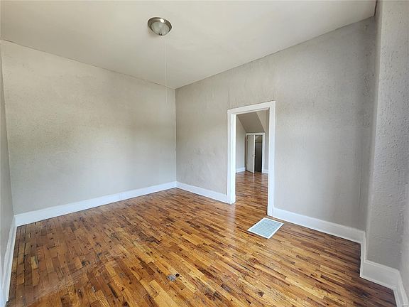 4th image of 5512 Virginia Ave