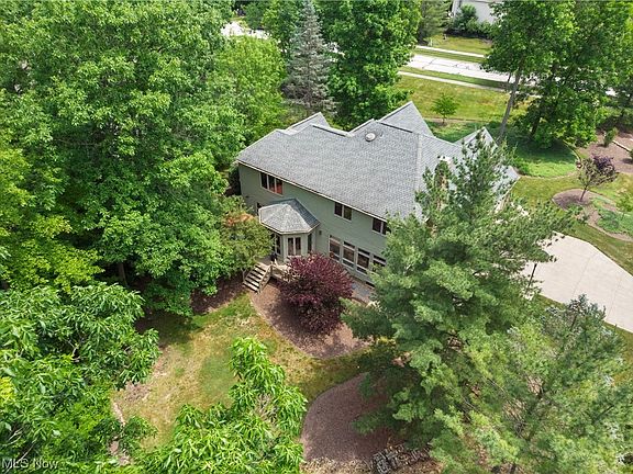 3rd image of 6096 Chagrin Highlands Dr