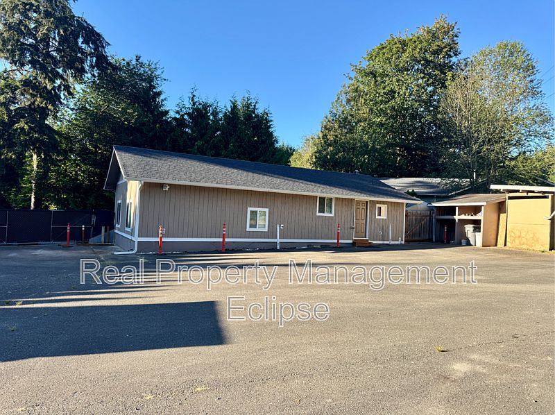 1st image of 18701 Snohomish Ave Unit B