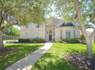 803 W Lake Cir, Friendswood, TX 77546