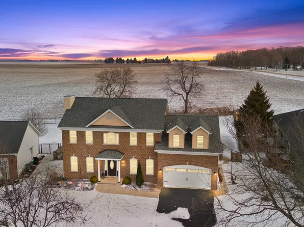 1126 Arneita St, Sycamore, IL 60178