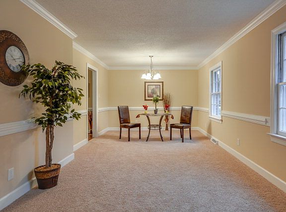 5th image of 2905 Wellington Dr