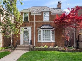 2925 W Greenleaf Ave, Chicago, IL 60645