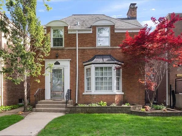 2925 W Greenleaf Ave, Chicago, IL 60645