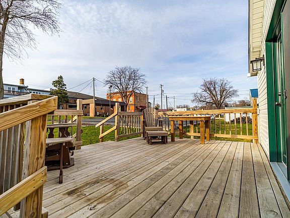 3rd image of 200 Garfield Avenue