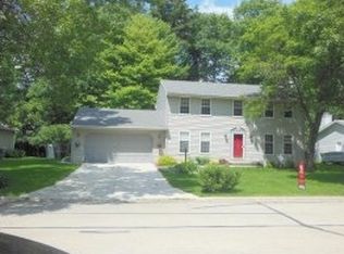 1936 Beech Tree Dr, Green Bay, WI 54304