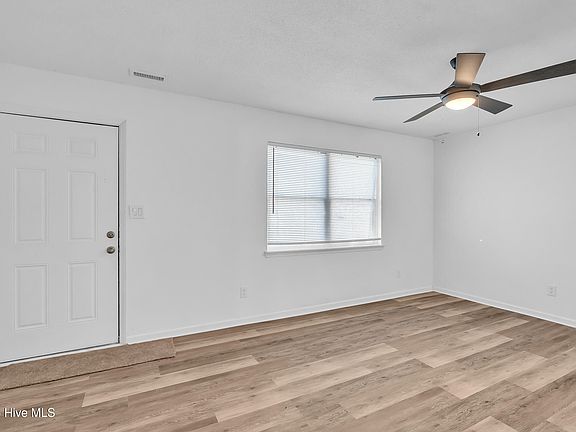 5th image of 314 Myrtlewood Cir