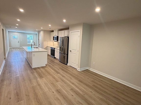 5th image of 1309 Pleasant View Dr #E