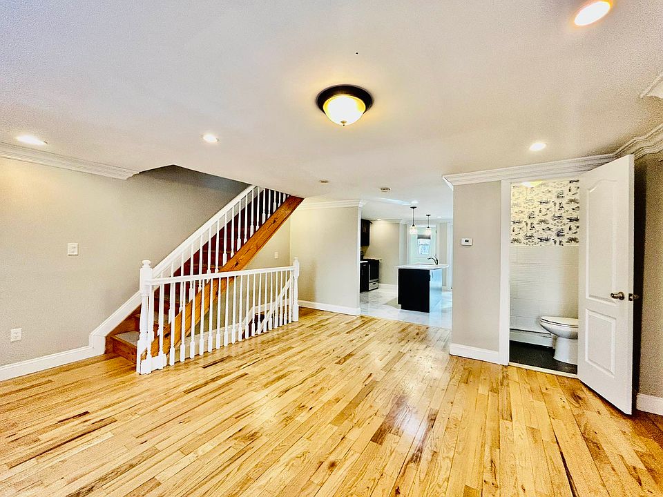 1st image of 320 Hancock St #1