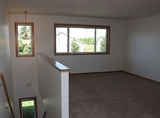 4396 Blakewood Dr, Shakopee, MN 55379