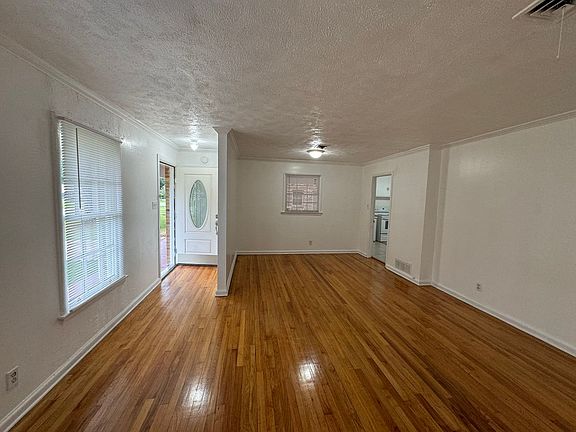 5th image of 4264 Sussex Dr