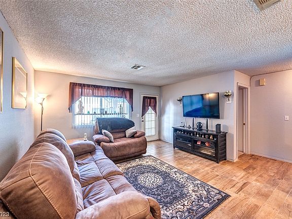 4th image of 2116 Willowbury Dr Unit B