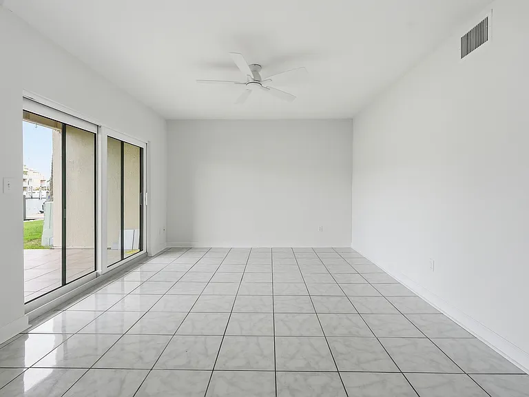 548 Plaza Seville Ct #89 — Photo 12
