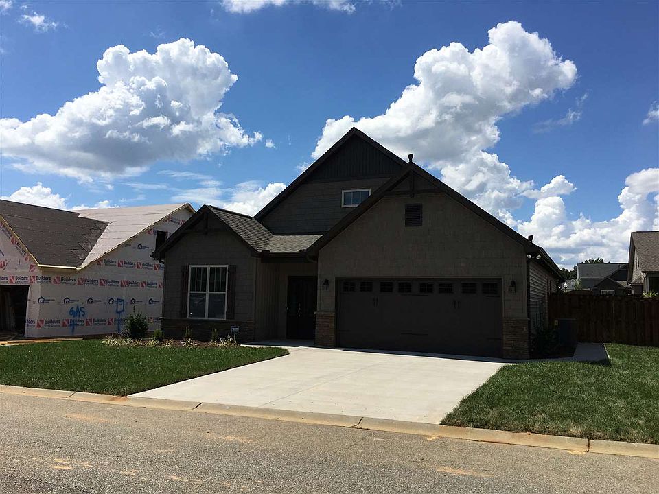2nd image of 810 Lynshire Ln