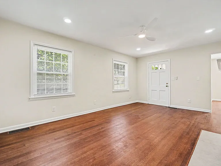 490 Lynnhaven Dr SW — Photo 12