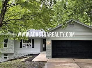 1390 W Prairie Ct, Olathe, KS 66061