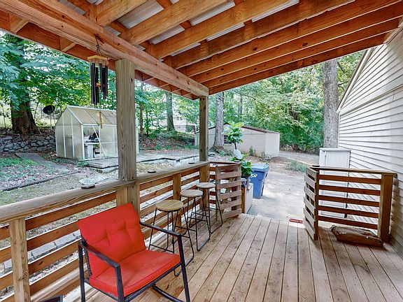 2nd image of 349 Rockcastle Lakeshore Dr