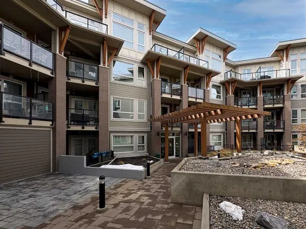 707 N 4th St NE #320, Calgary, AB T2E 3S7