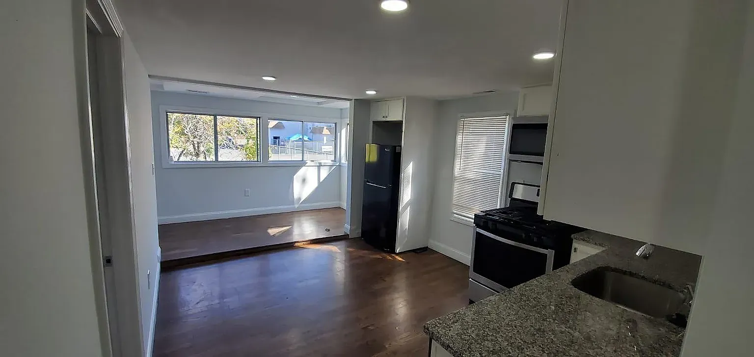 4 bed, 1045 sqft, $2,600 — Photo 2