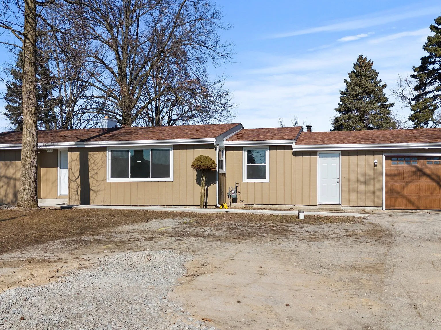 1514 W Dupont Rd — Photo 1