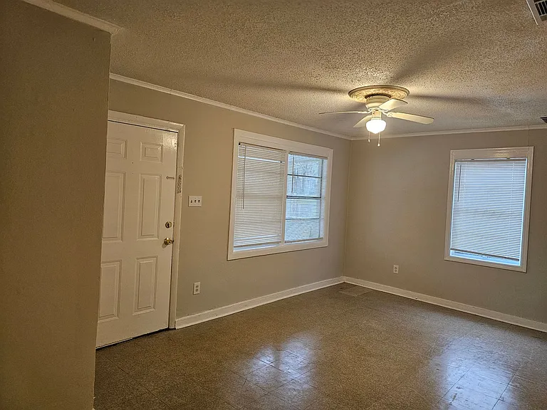 2318 Alabama Ave — Photo 12