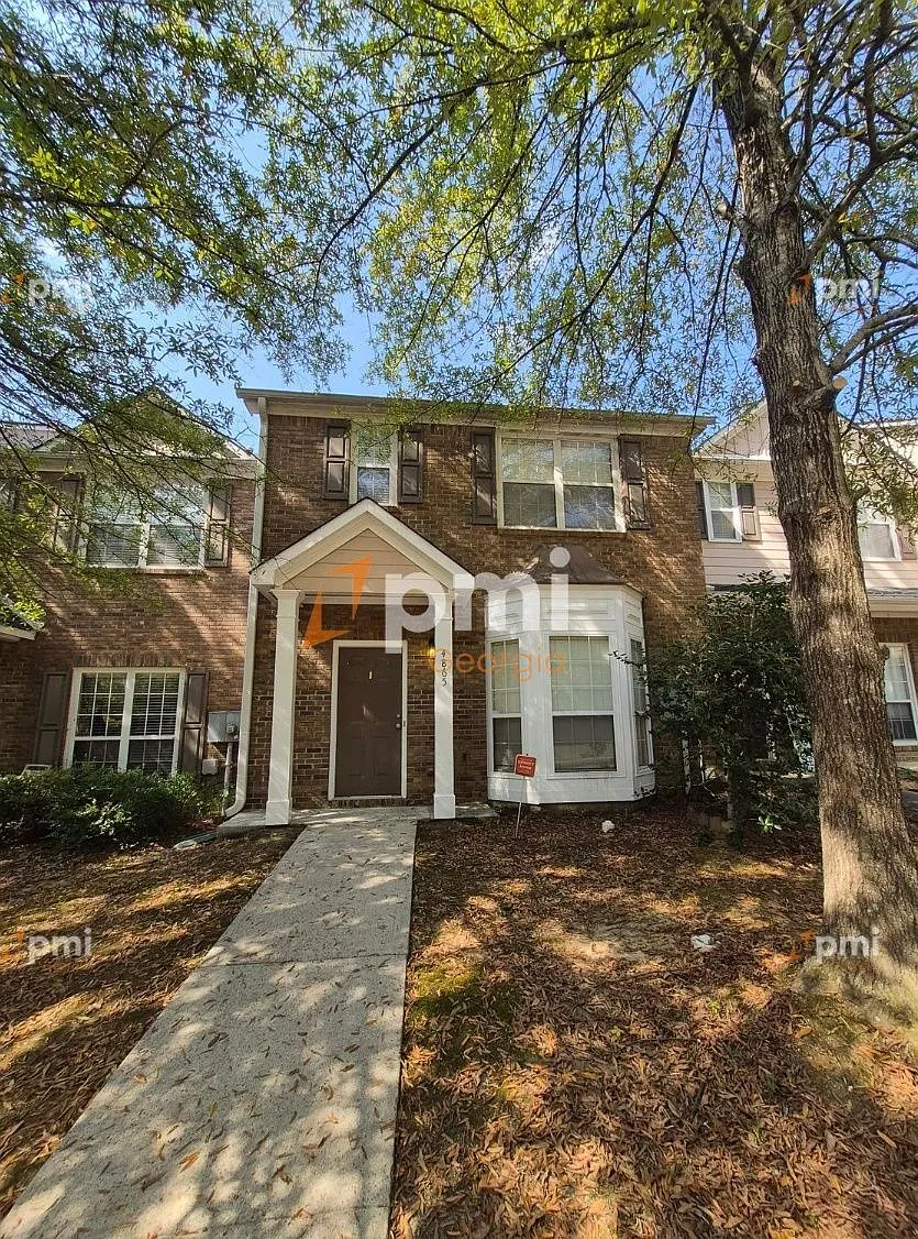 3 bed, 2.5 bath, 1552 sqft, $1,795 — Photo 1