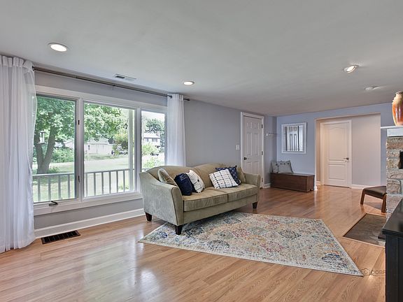 4th image of 33338 N Valley View Dr