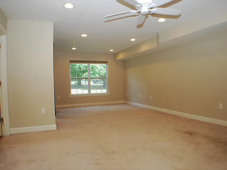 209 Moore Ct — Photo 23