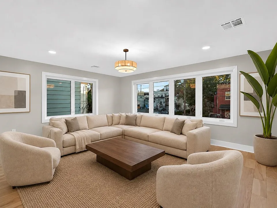 29 W 9th St #1