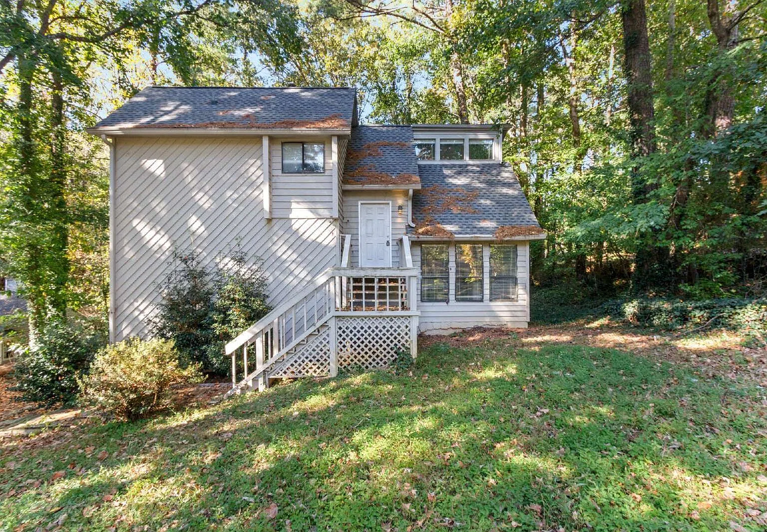3 bed, 2.0 bath, 1842 sqft, $2,300 — Photo 1
