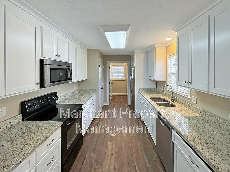102 Longview Ter — Photo 8
