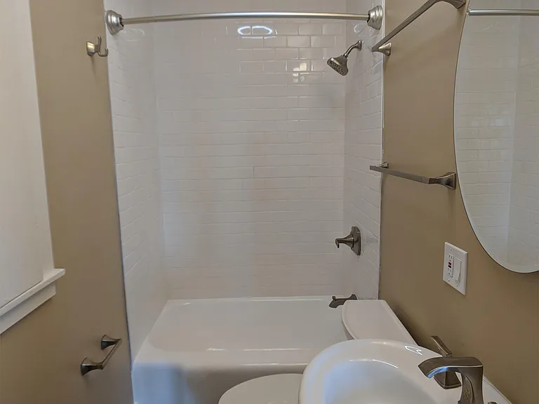 221 E Main St #5 — Photo 2