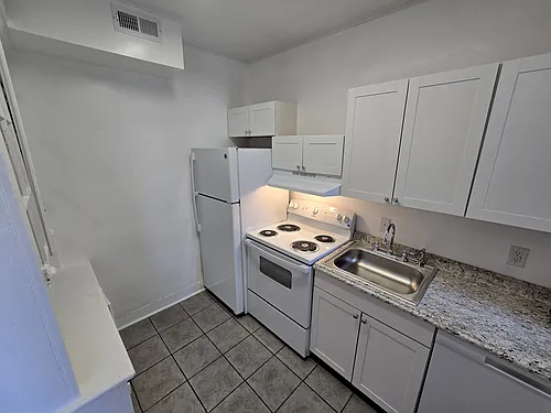 Ethan Thomas Apartments Photo 1