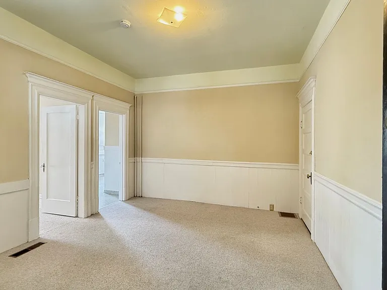 Durant Ave. 2318 — Photo 12