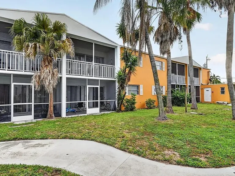 1501 Crescent Cir #C19 — Photo 8