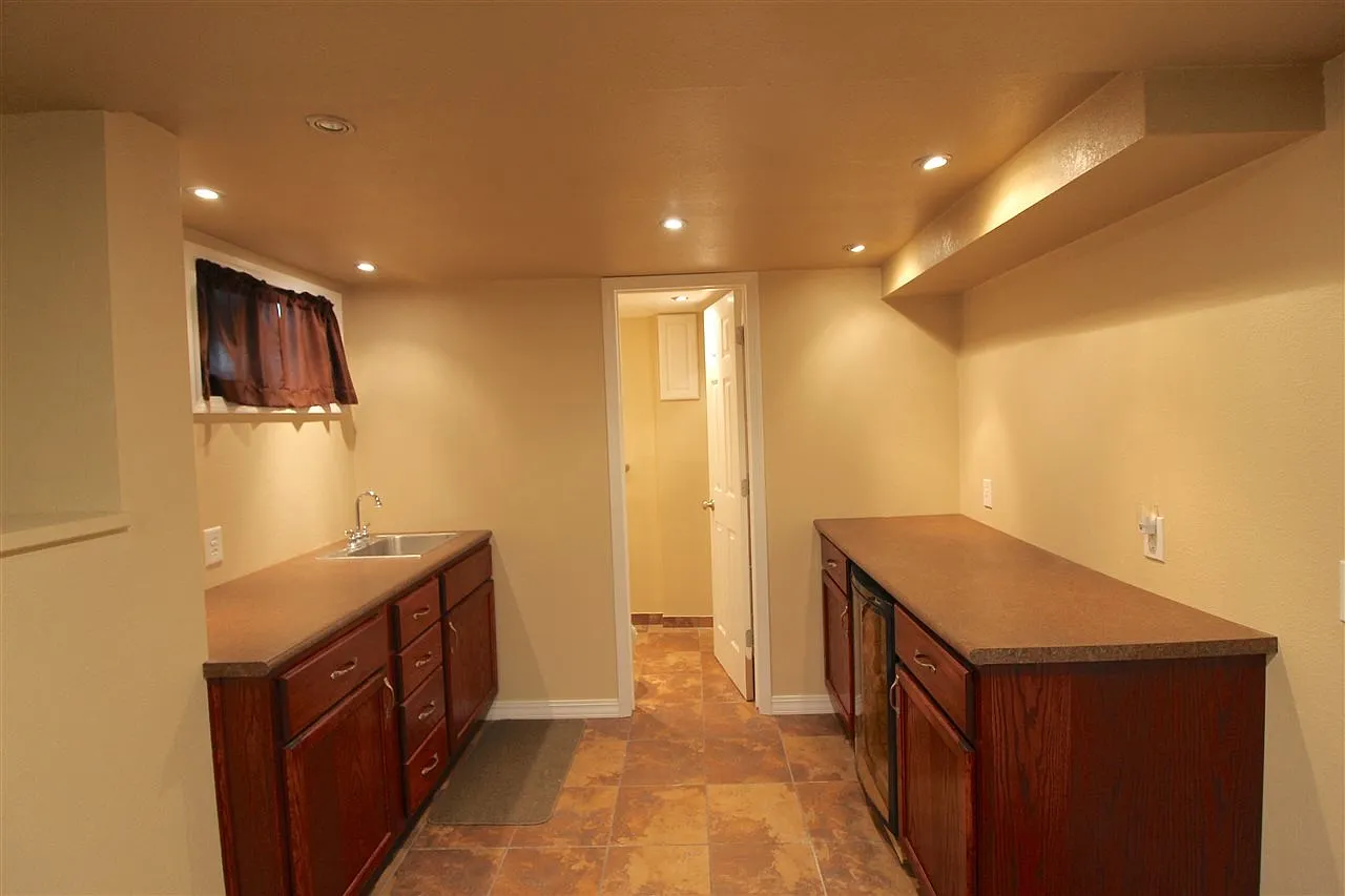 5 bed, 3000 sqft, $1,500 — Photo 3