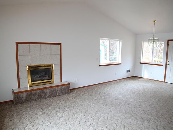 2nd image of 642 Rainbow Ct NE