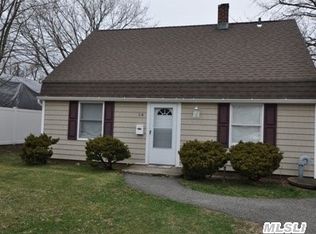 14 Clay Ln, Levittown, NY 11756