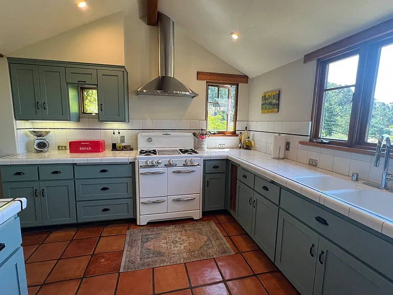 3266 Robinson Dr — Photo 20