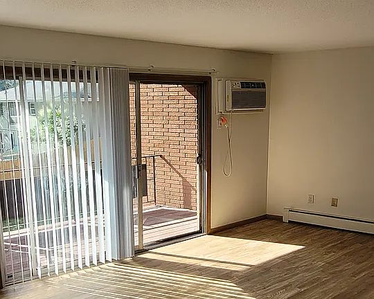 3rd image of 2714 Brookview Dr E APT 101
