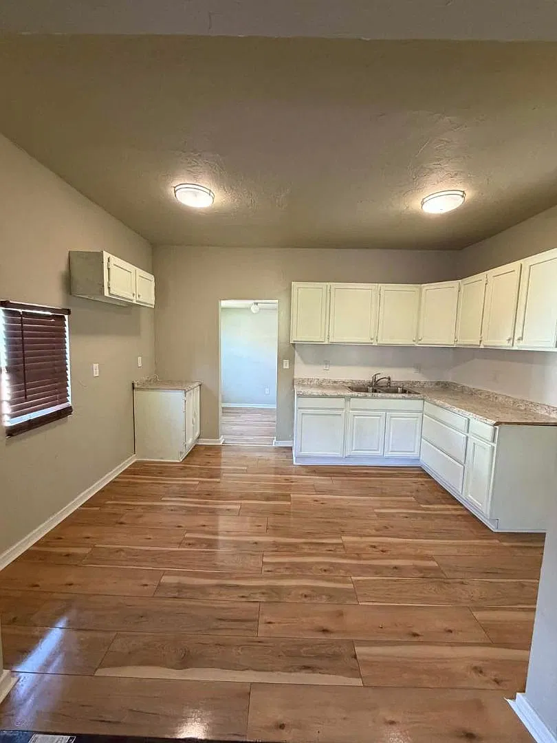 607 Grove St — Photo 4