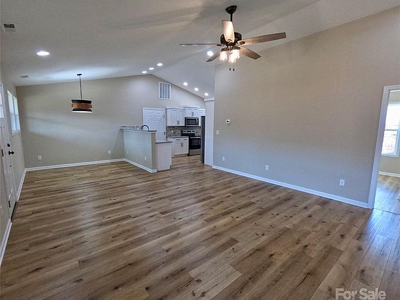 3rd image of 128 Big Sky Dr